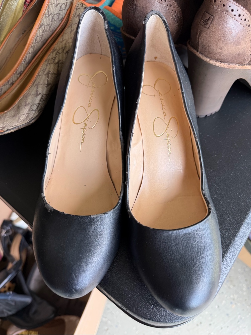 Jessica Simpson Black Round-Toe wedges